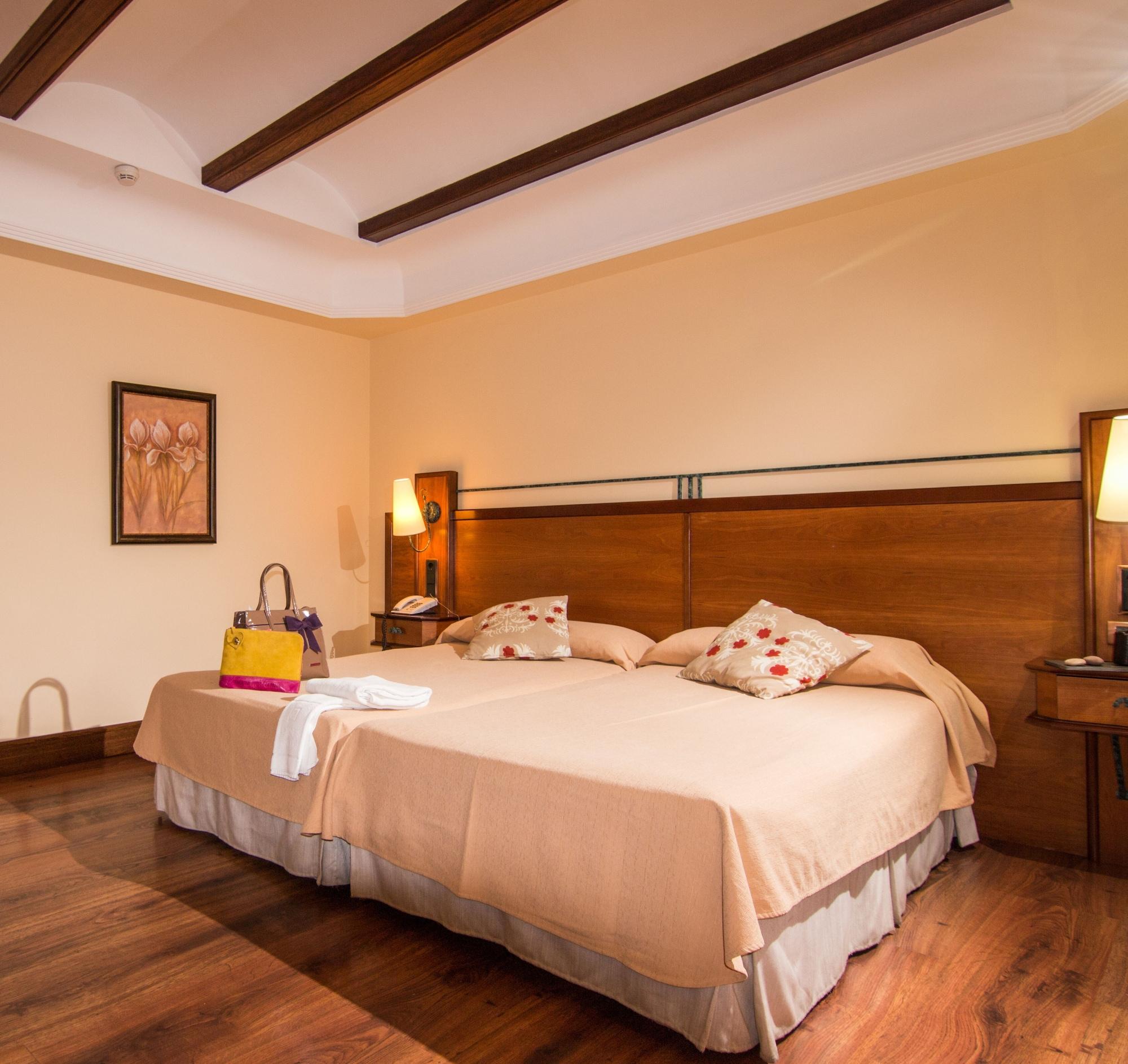 Hotel Abades กวาดิกซ์ ภายนอก รูปภาพ