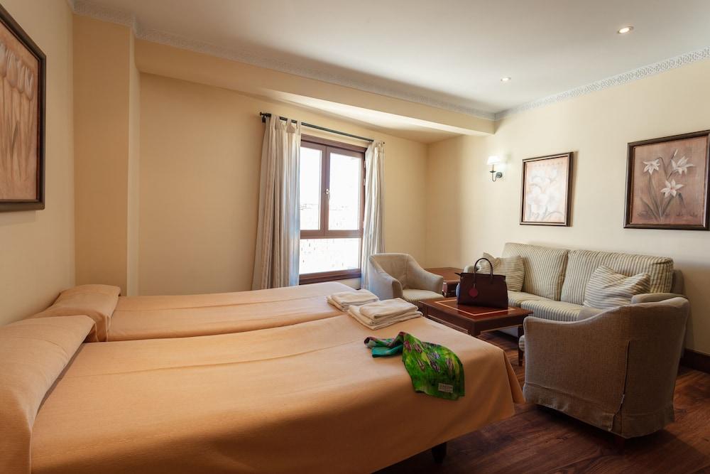 Hotel Abades กวาดิกซ์ ภายนอก รูปภาพ
