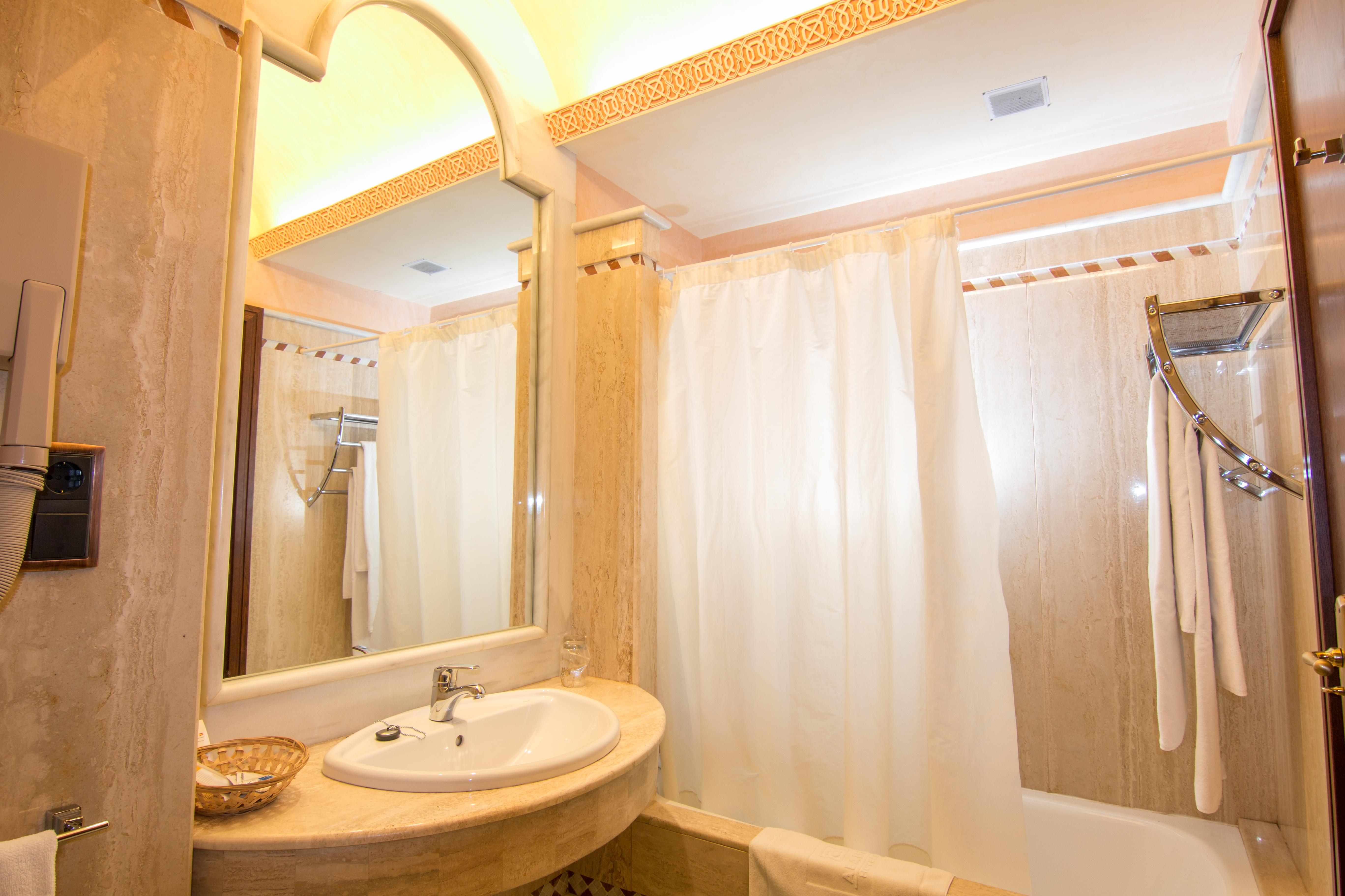 Hotel Abades กวาดิกซ์ ภายนอก รูปภาพ