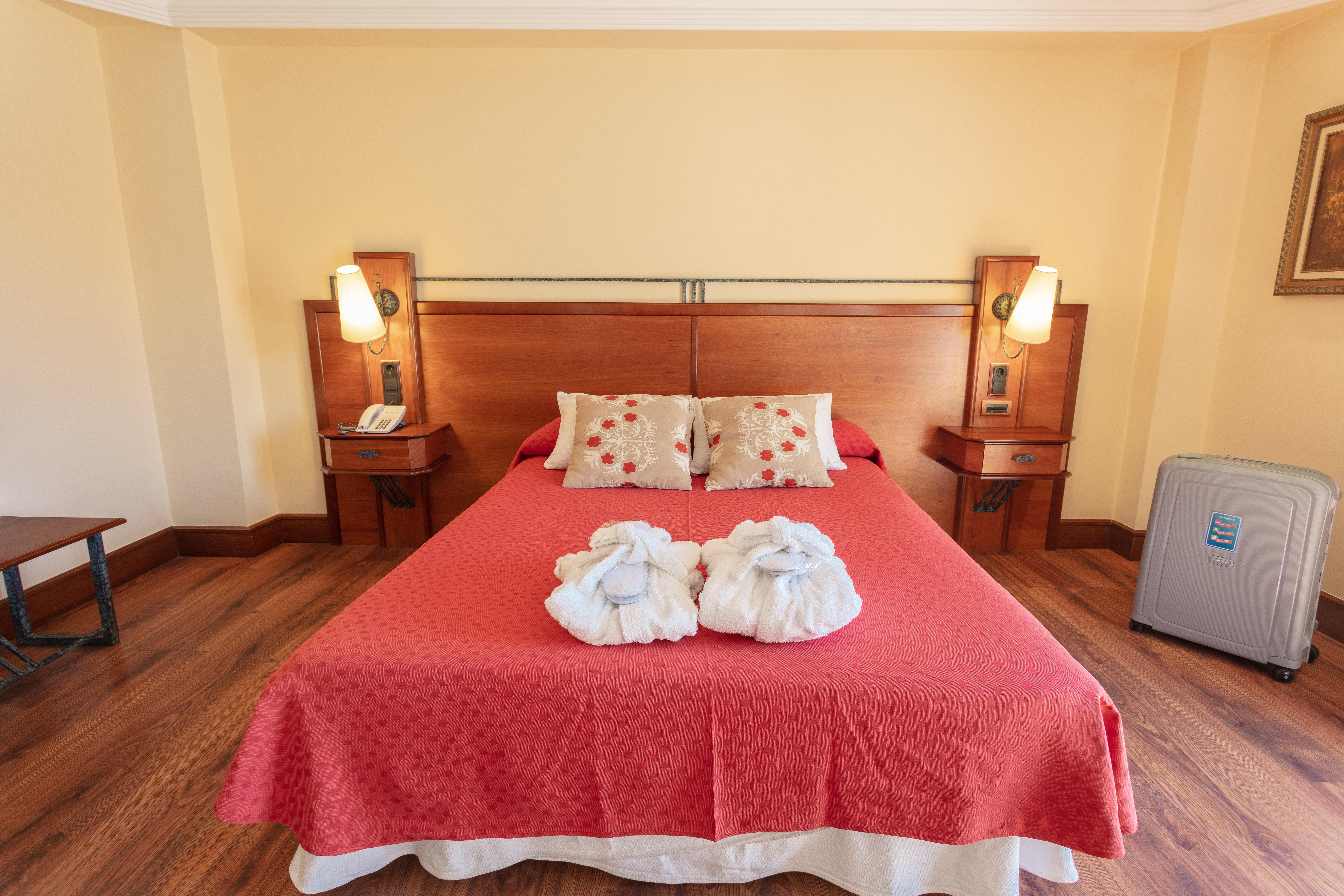 Hotel Abades กวาดิกซ์ ภายนอก รูปภาพ