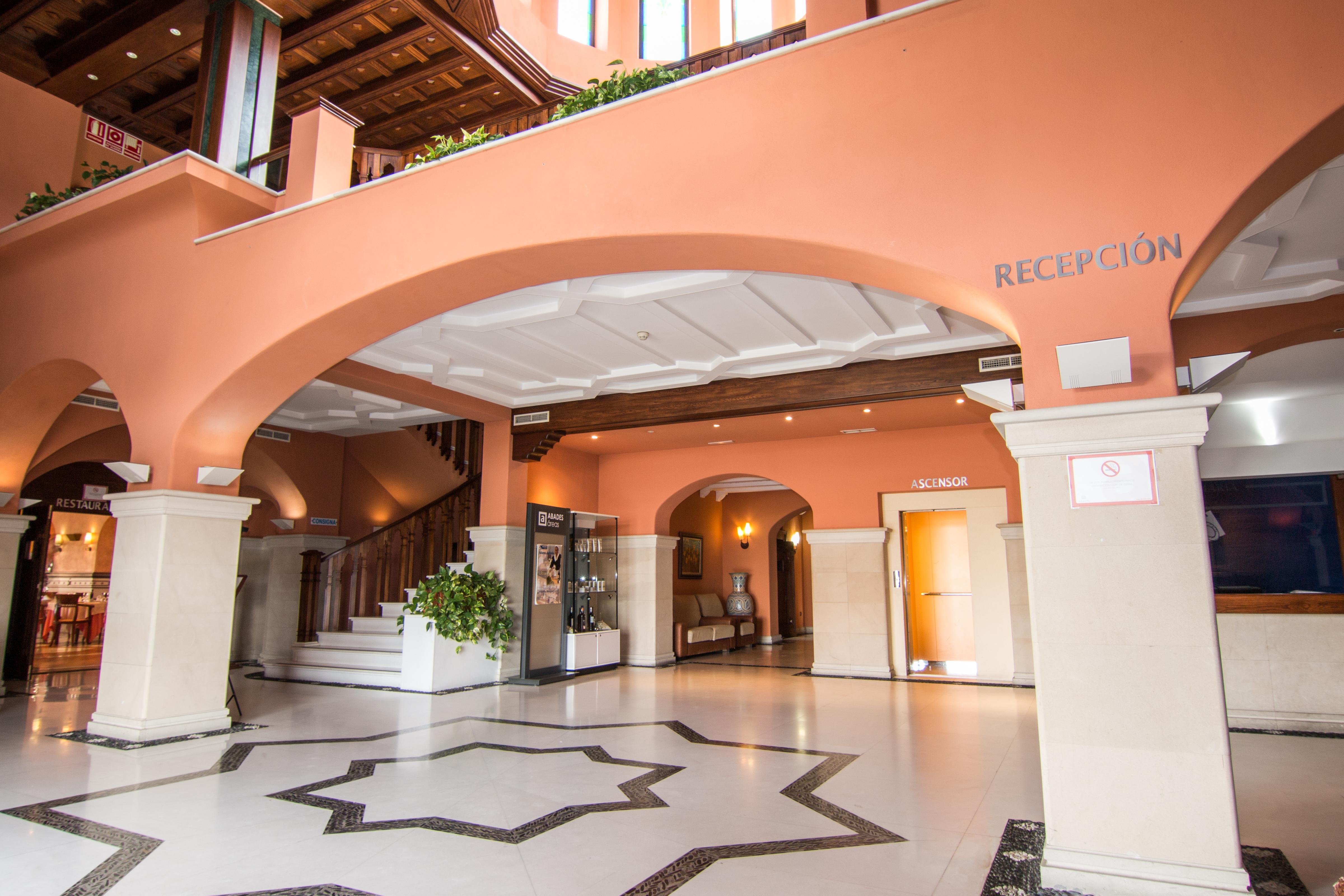 Hotel Abades กวาดิกซ์ ภายนอก รูปภาพ