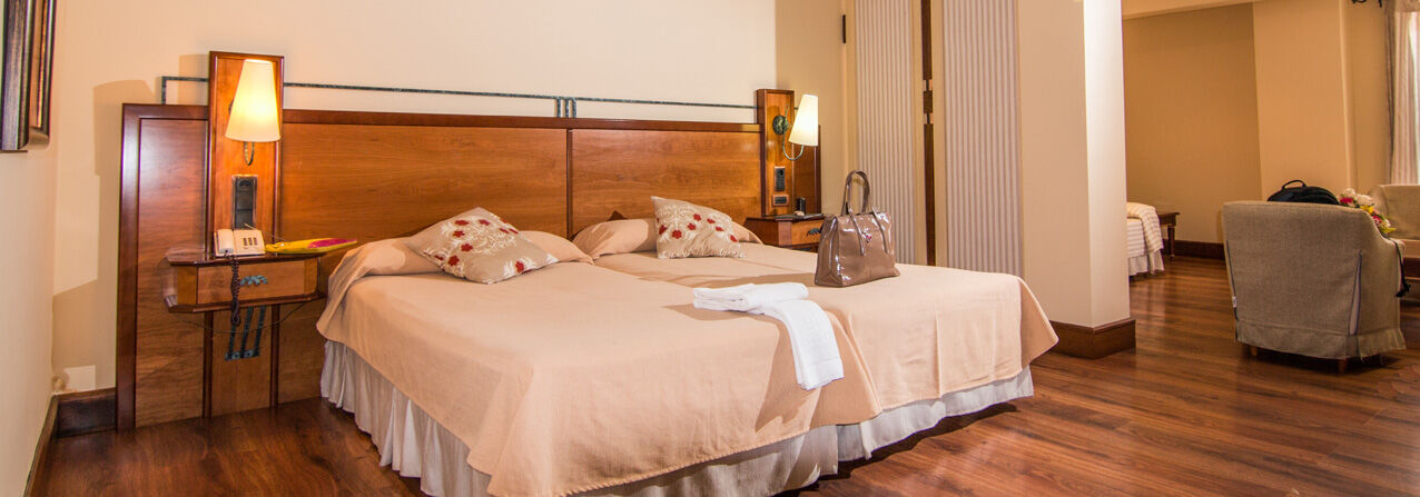 Hotel Abades กวาดิกซ์ ภายนอก รูปภาพ